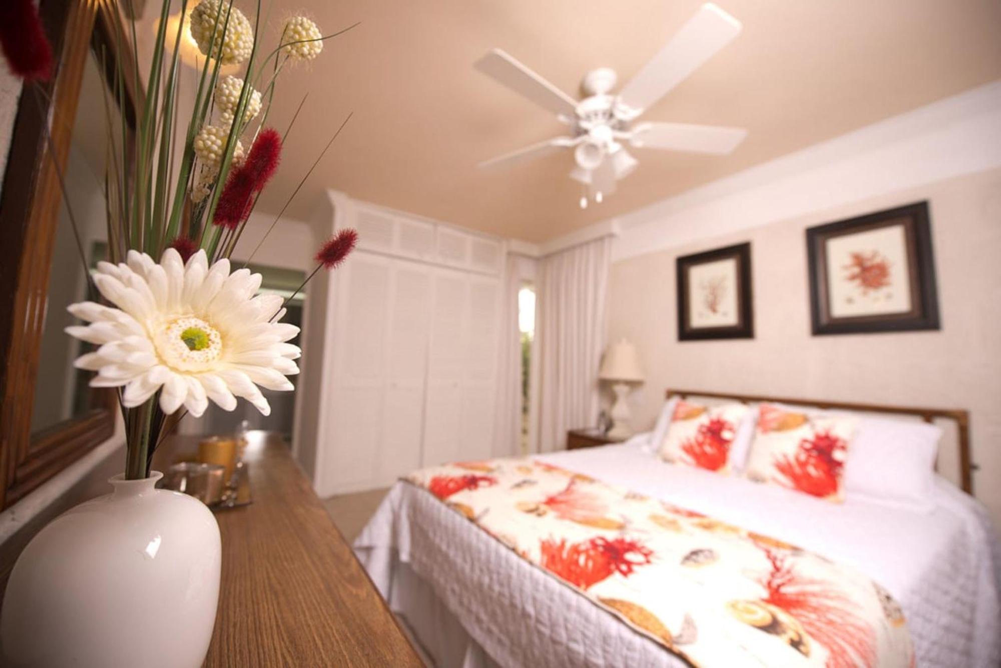 Bora Bora By Blue Sky Luxury Apartment Paynes Bay Стая снимка